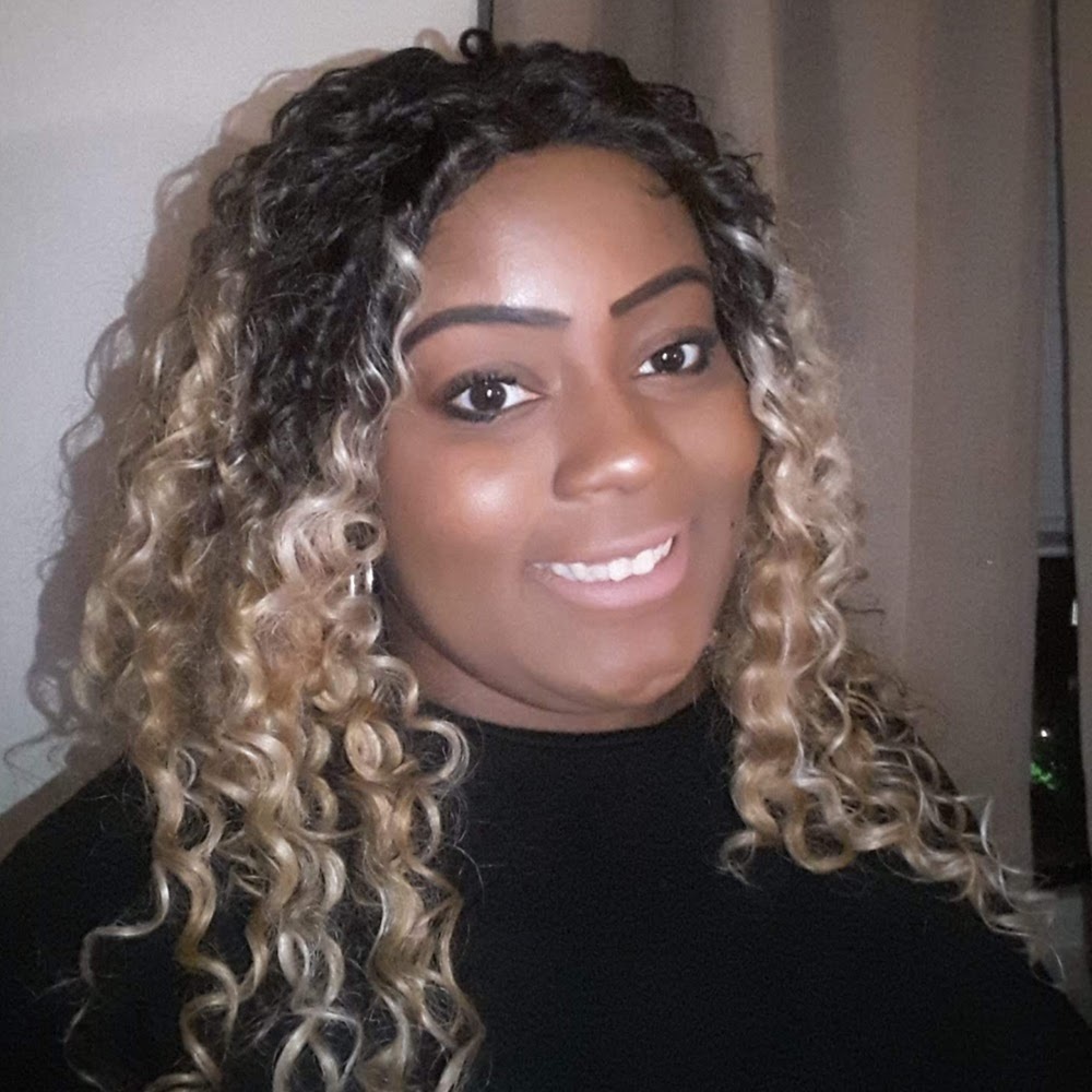 Meet your Posher, Dena